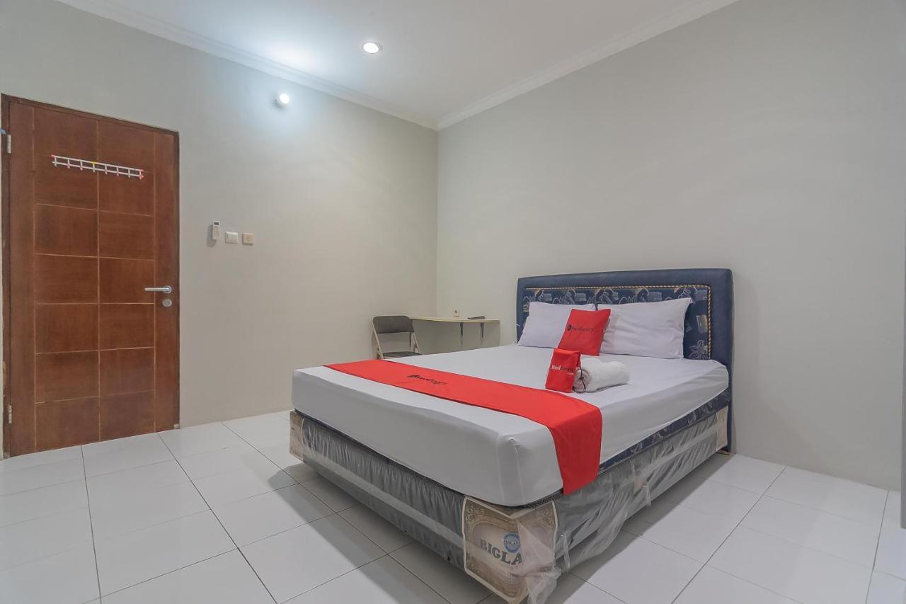 Reddoorz Plus At Bukit Cinta Street Balikpapan Klandasan Kecil Esterno foto