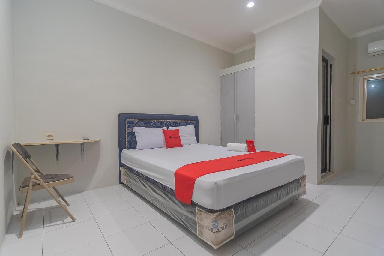 Reddoorz Plus At Bukit Cinta Street Balikpapan Klandasan Kecil Esterno foto